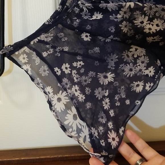 💥3/$10💥Hollister Oceanside Cold Shoulder Top - Picture 2 of 5